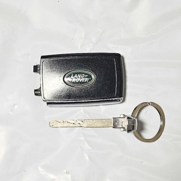 KEYS CAR (LAND ROVER) - Picture 3 of 3